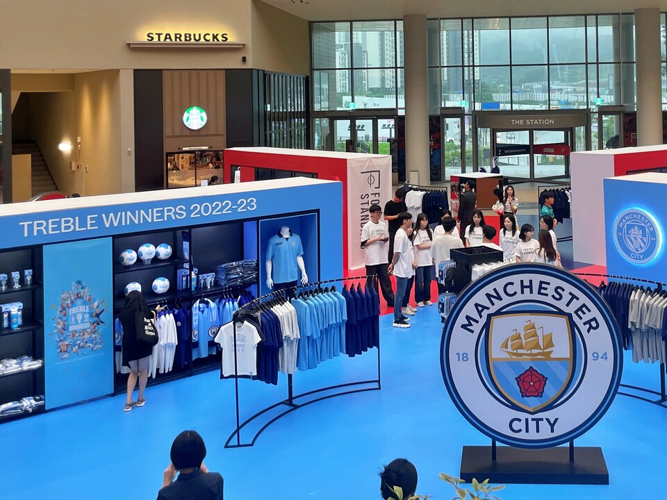 롯데프리미엄아울렛 타임빌라스에 열린 풋볼 스탠다드 팝업스토어 전경. (사진=롯데아울렛 제공)