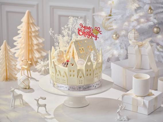 워커힐이 크리스마스 시즌 한정 출시한 ‘2025 뤼미에르 블랑슈 케이크’. (사진=워커힐 제공)