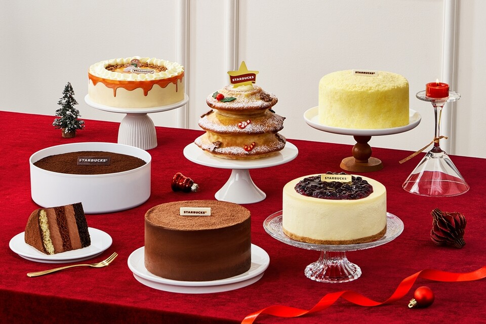 스타벅스 크리스마스 온라인 스토어 배송 전용 케이크 라인업. (사진=스타벅스 코리아 제공)